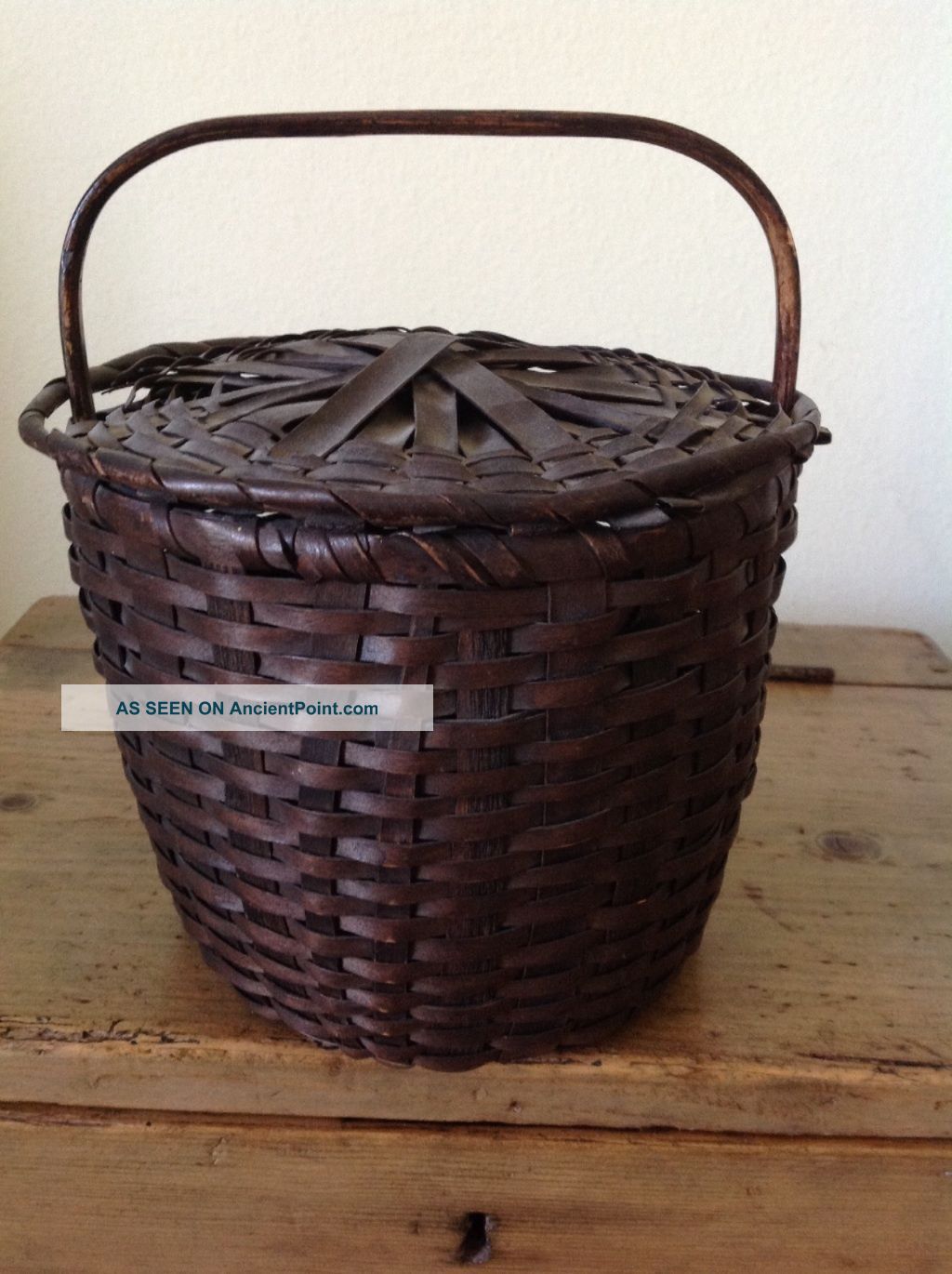 Americanbasket,  Shaker (?) Feather.  Dark Brown Wood,  Sliding Lid.  Us - Northeast. Primitives photo