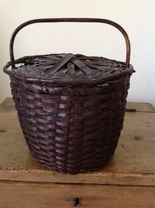 Americanbasket,  Shaker (?) Feather.  Dark Brown Wood,  Sliding Lid.  Us - Northeast. photo