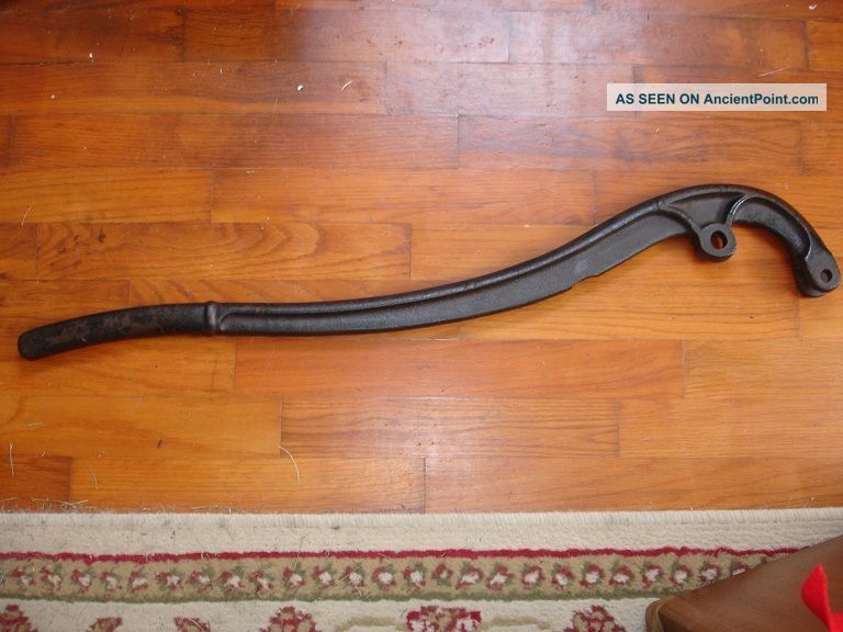 Antique Cast Iron Farm Windmill Cistern Water Well Hand Pump Handle Part Primitives photo