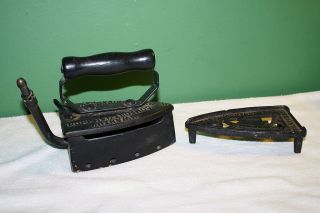 Antique Black Strause I Want U Comfort Gas Iron Pa.  U.  S.  A.  & Trivet Complete photo