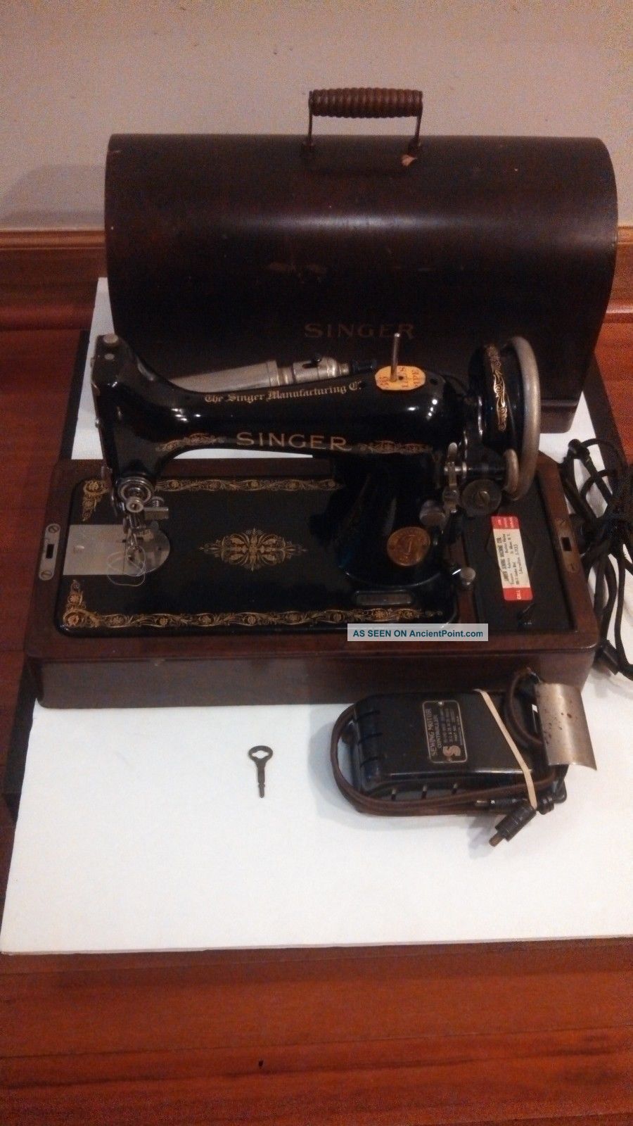Singer Sewing Machine With Wood Case Vintage 1926 Sewing Machines photo