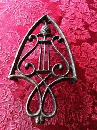 Vintage Lyre And Pineapple Trivet Footed Cast Iron Virginia Metalcrafters 9 - 21 photo