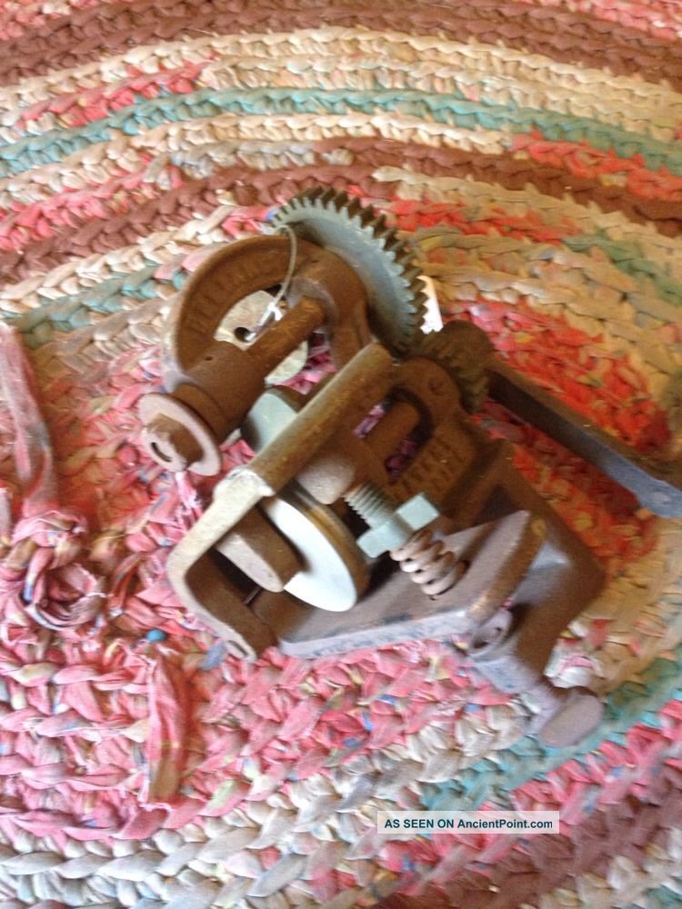 Defiance Button Machine Co N.  Y U.  S.  A 1917 Patent Pending Pinker Buttons photo