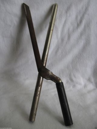 Antique To Older Vintage Primitive Hair Curling Iron Rusty Metal W Vent Rubber photo