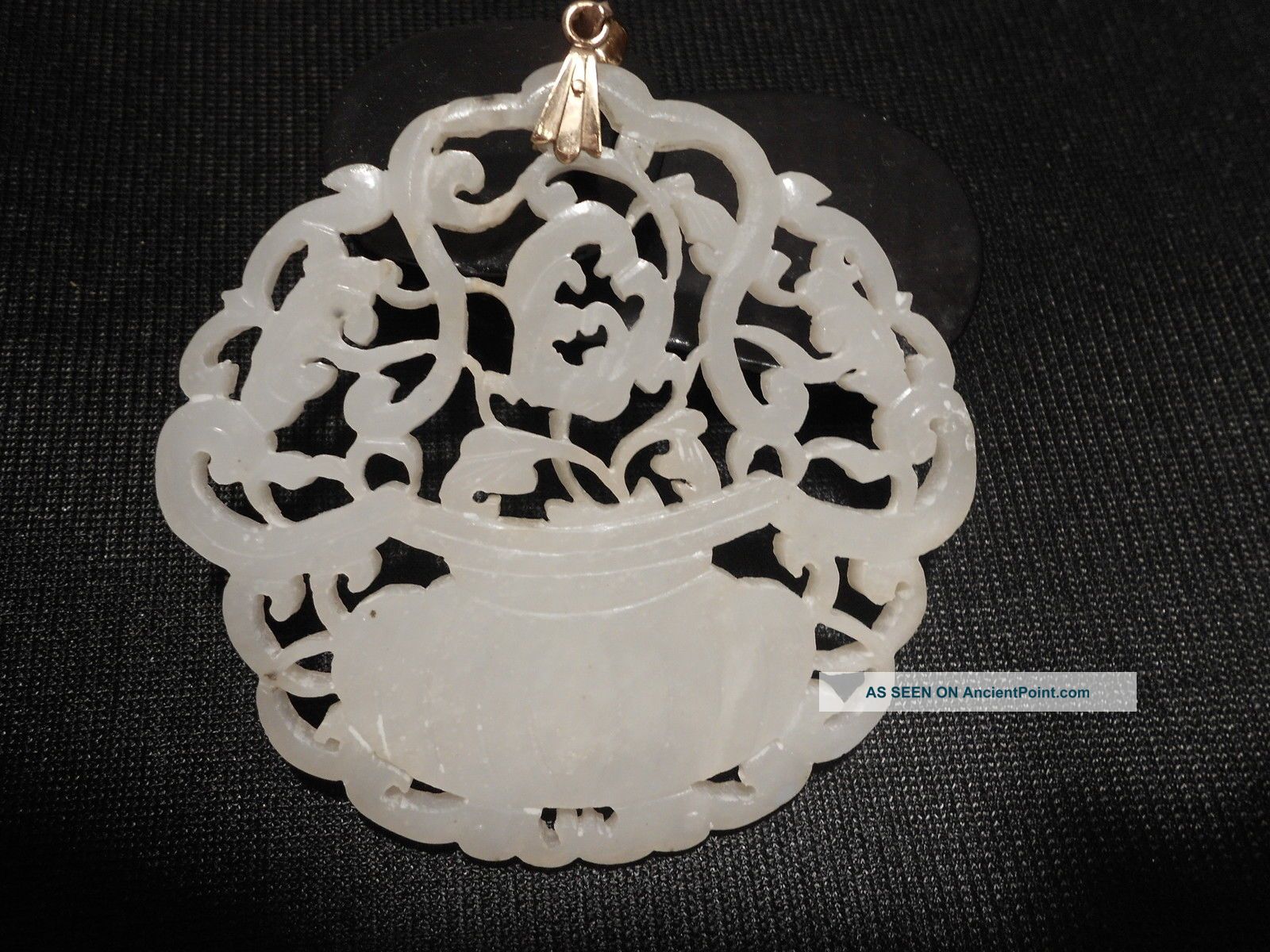 73mmx71mmantiques Chines White Jade (mutton Fat) Carved Pendant 14kt Gold Necklaces & Pendants photo