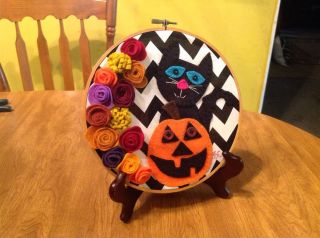 Penny Rug Applique - Embroidery Hoop Art - Wool Felt Flowers,  Cat,  Jol Art photo