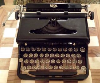 - Royal Portable Typewriter Model O Glossy - 1936 photo