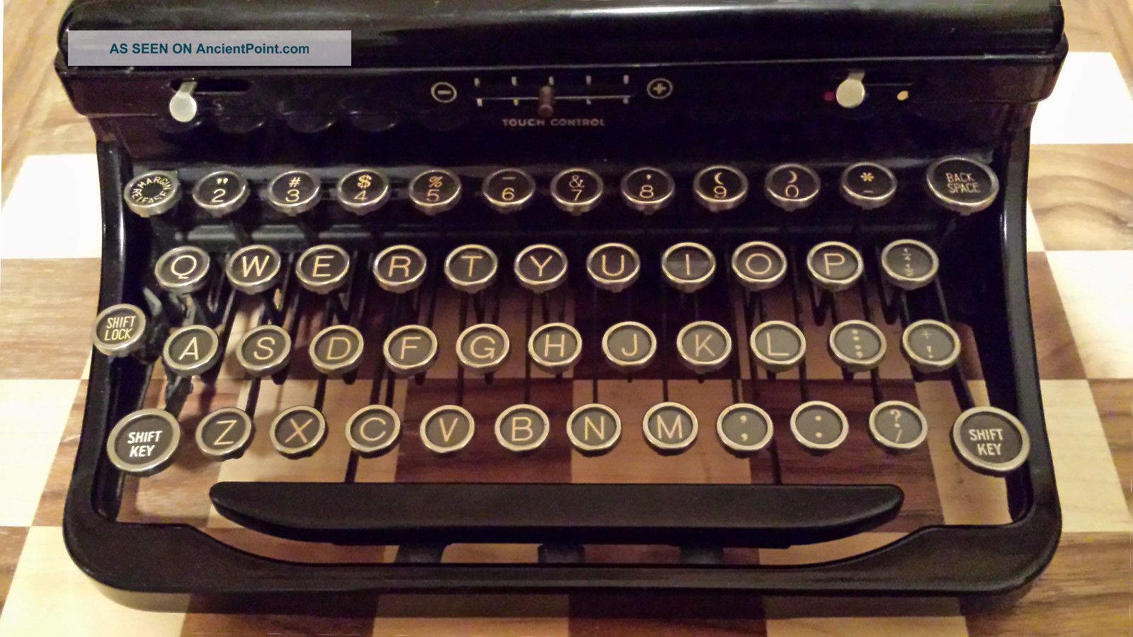 - Royal Portable Typewriter Model O Glossy - 1936