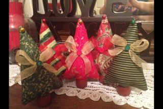 Primitive Fabric Christmas Tree Ornies Wreath Decorations photo
