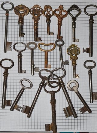 19 Antique Skeleton Keys,  Ornate,  Folding Key,  1800 ' S,  Imported France,  Brass photo