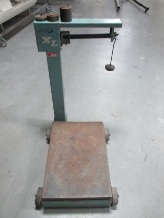Vintage 1000 Lb Platform Scale W/ Weights Howe Richardson photo