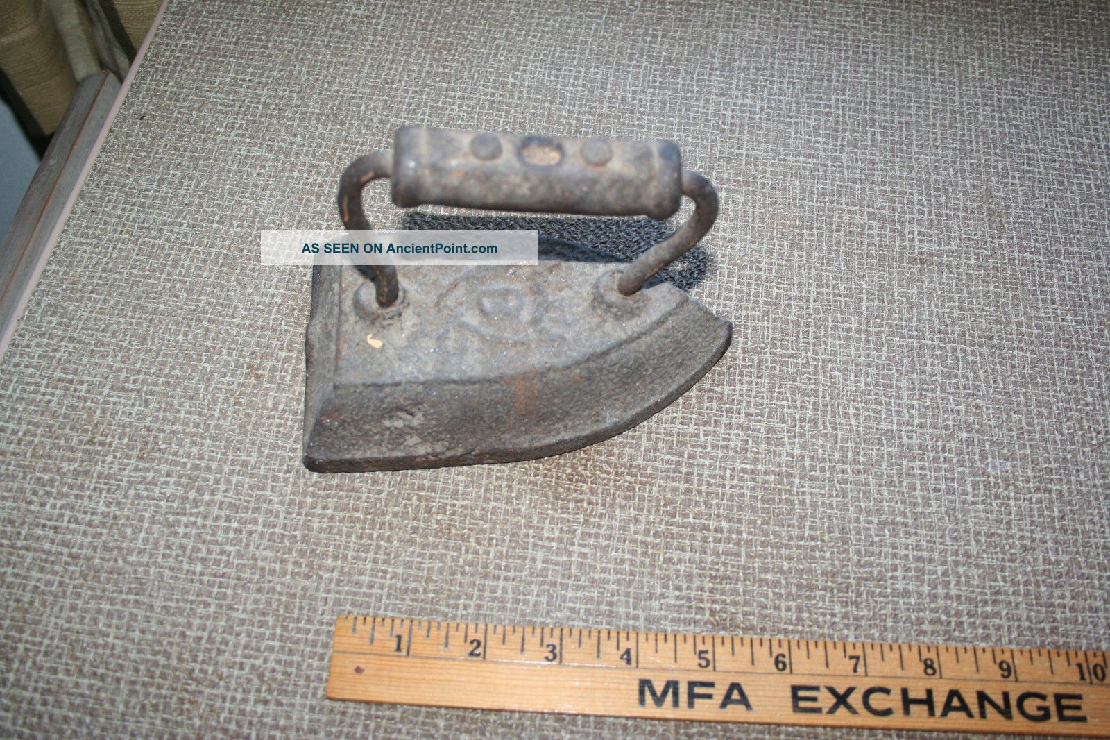 Primitive Antique Cast Iron Sad Iron - Pressing Laundry Wash - B Primitives photo