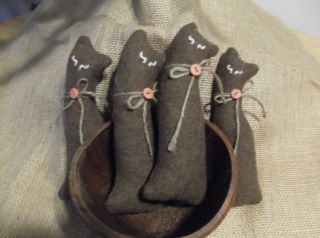 4 Primitive Ornies,  Bowl Fillers 
