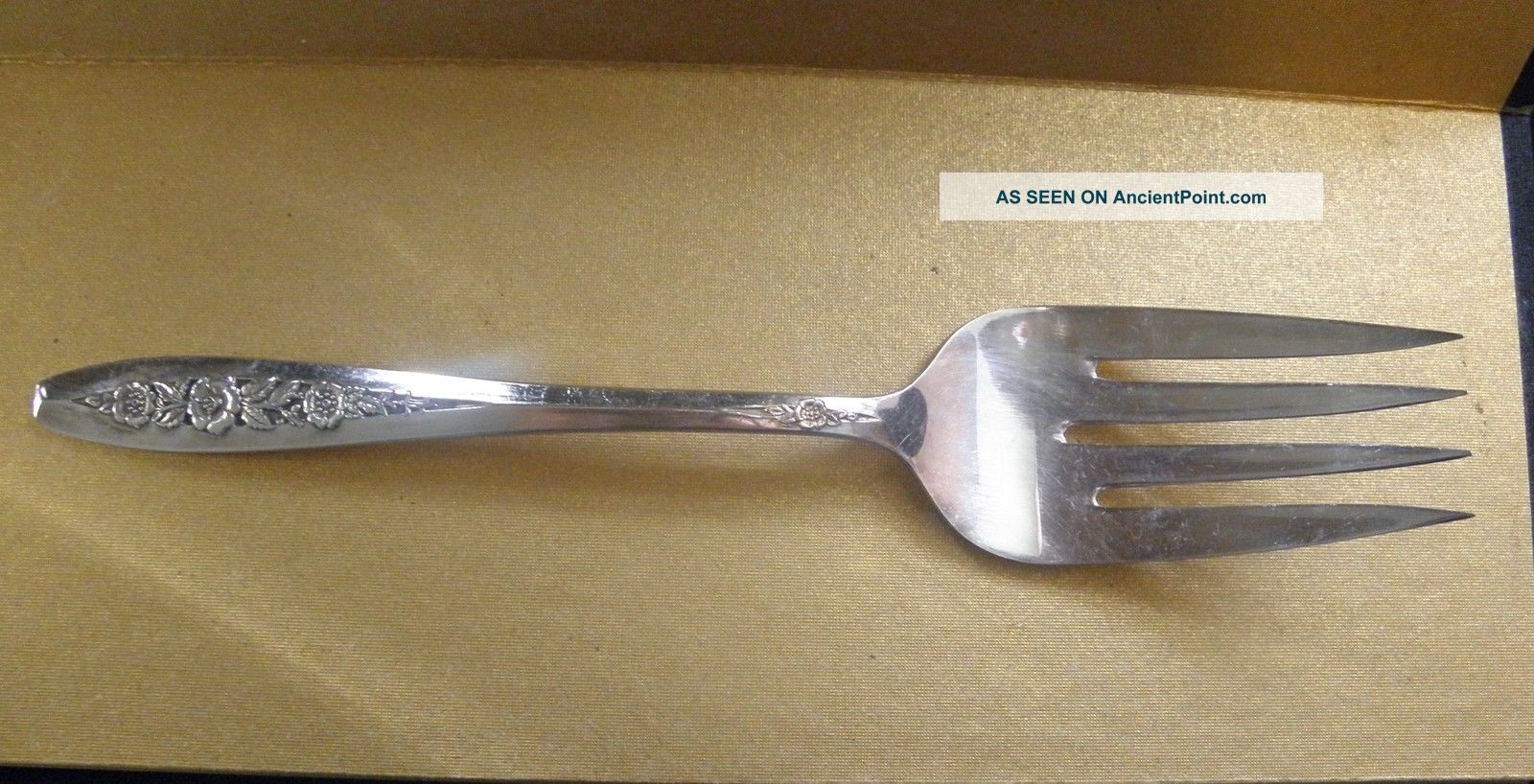 1952 Wm Rogers & Son Is Primrose Silverplate Meat Serving Fork - 8 7/8 Inches Flatware & Silverware photo