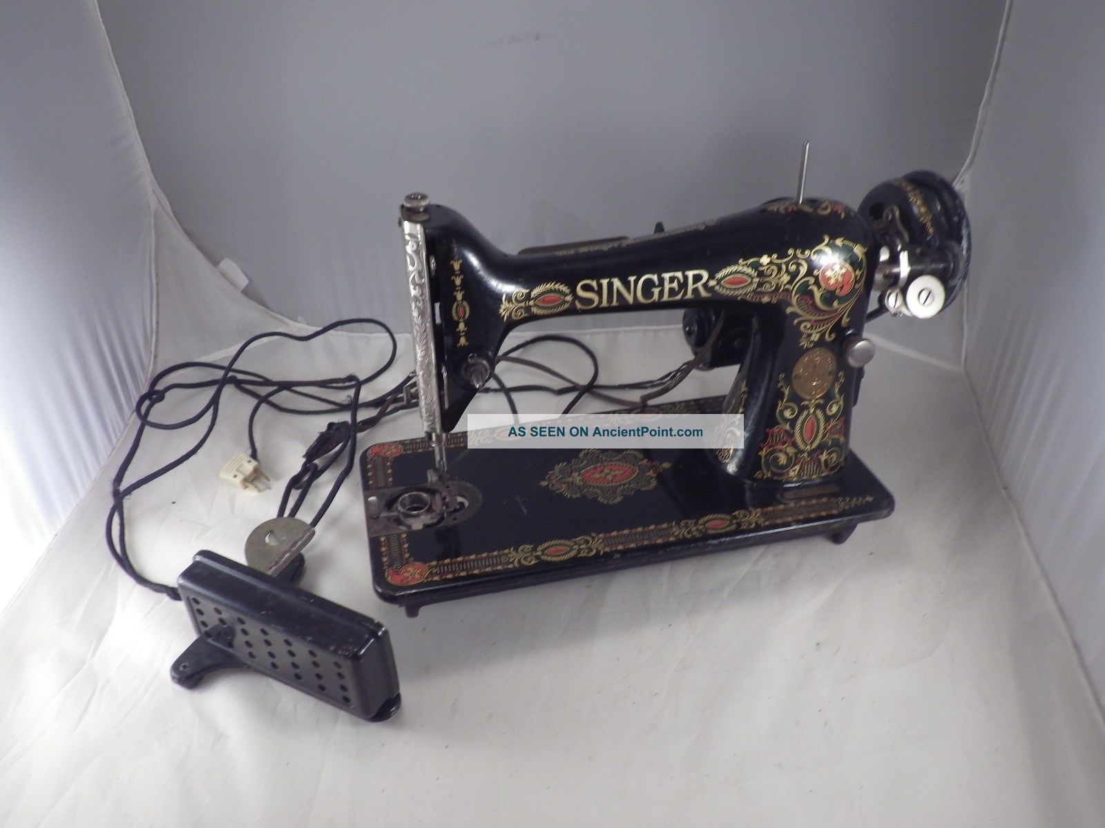 Vintage Antique 1921 Singer 66 Red Eye Sewing Machine W/ Pedal Serial G9027289 Sewing Machines photo