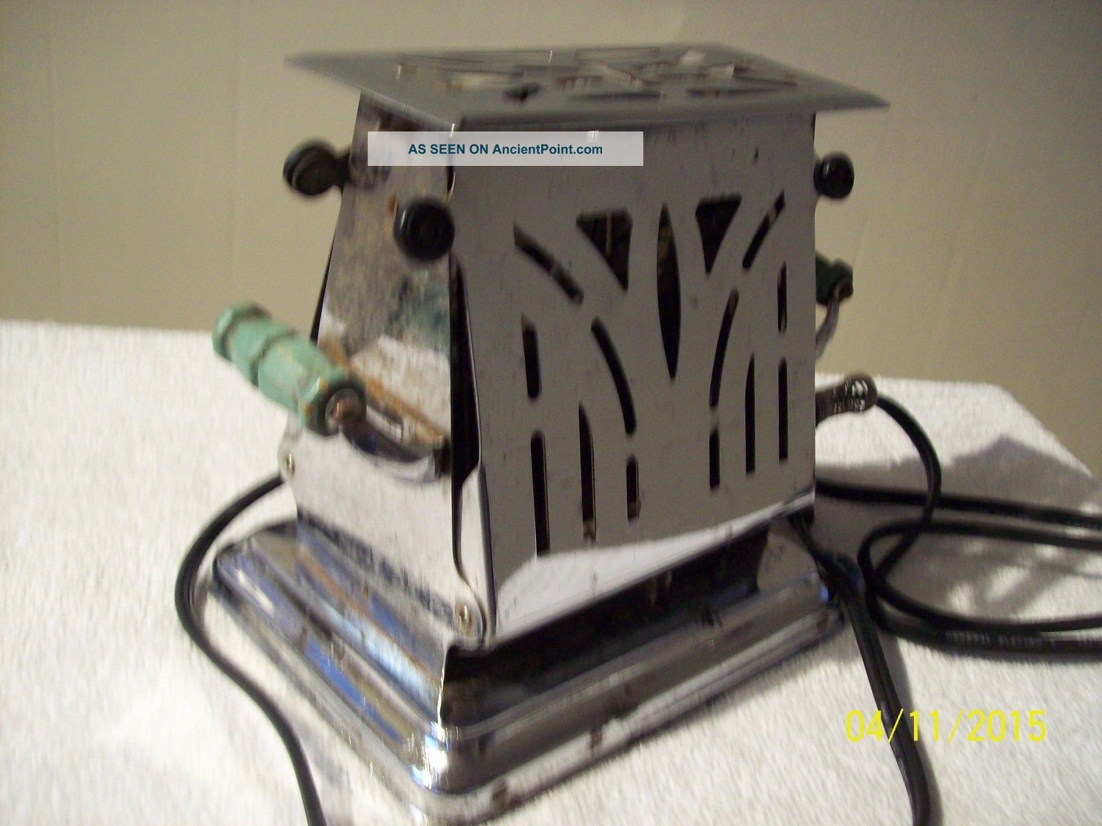 Antique Dominion Toaster,  Made By Dominion Electric Co.  Handles. Toasters photo