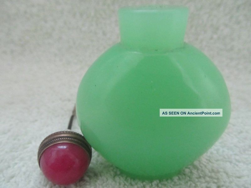 Perfect Chinese Hand - Carved 2.  8 Inches Hetian Jasper Snuff Bottle Snuff Bottles photo