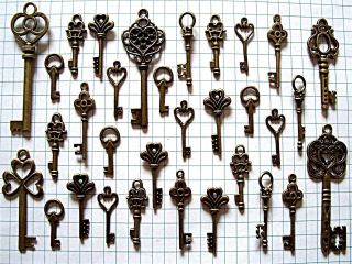 66 Brass Skeleton Keys Old Vintage Feel Wedding Heart Beads Lock Steampunk Dm6 photo