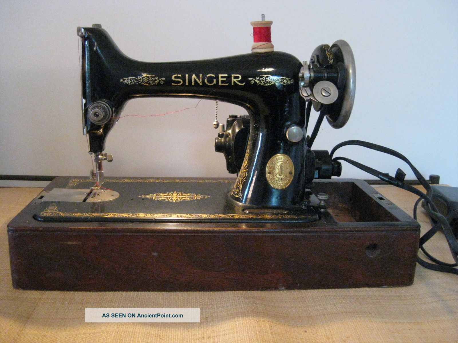 Antique 1925 Singer Portable Electric Sewing Machine W/original Case Sewing Machines photo
