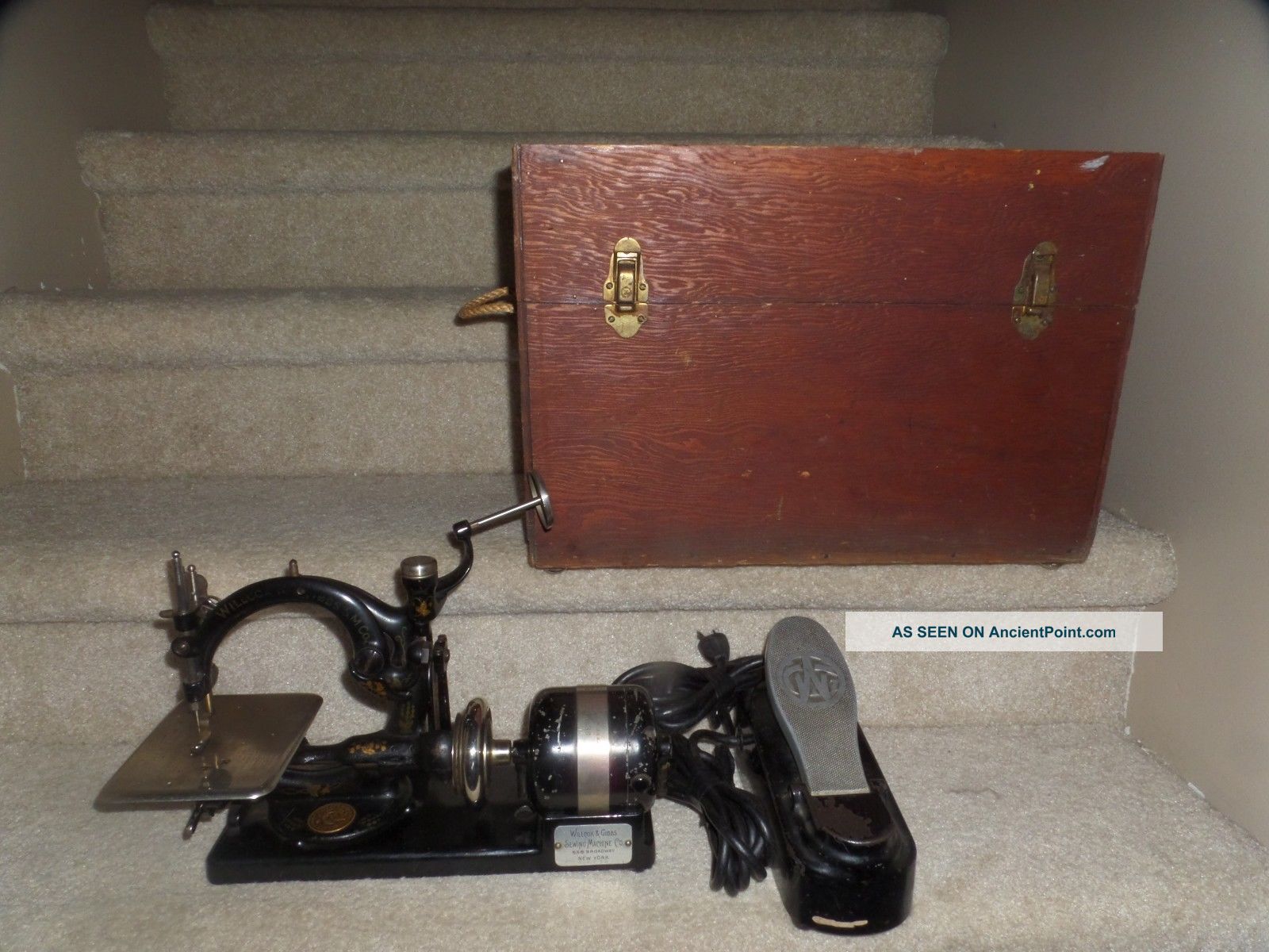 Antique Willcox & Gibbs Sewing Machine Automatic W/case & Foot Pedal Sewing Machines photo