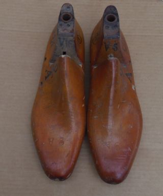 Old Wooden Mens J&v Hinged Shoe Lasts From The 1950 ' S Size 9a - photo