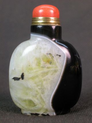 Chinese White Black Banded Crystalloid Agate Snuff Bottle photo