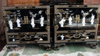 Chinese Black Lacquer Handmade End Table/nightstand With Inlaid Mother Of Pearl photo