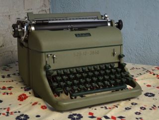 Vintage 1950 ' S Rc Allen Typewriter Sage Green Portable Usa,  Light Use Only photo
