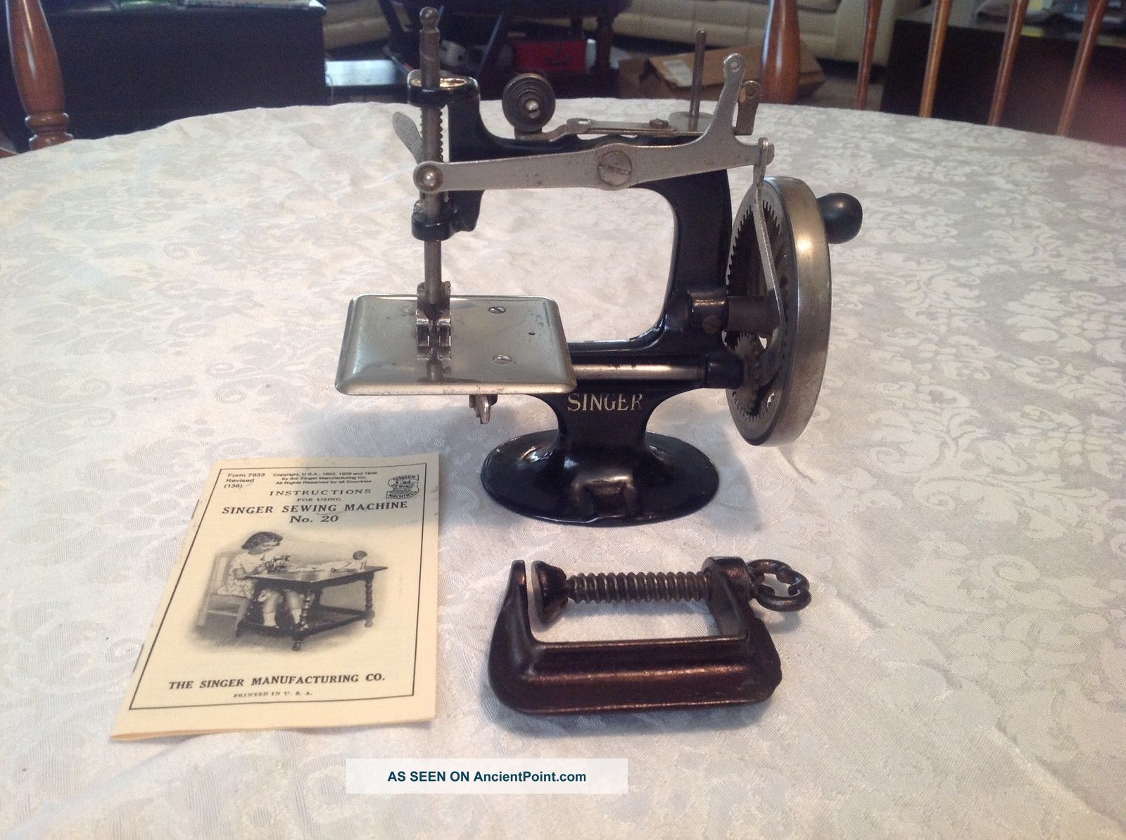 Good Rare Antique Vintage 1914 Singer 20 Toy Sewing Machine Small Child See Sewing Machines photo