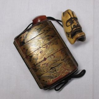 G662: Real Japanese Old Lacquer Ware Samurai Pillbox Inro With Great Makie. photo