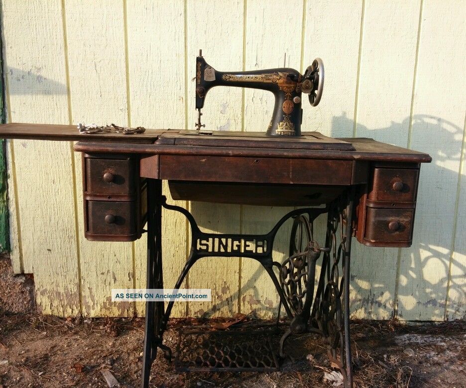 Antique 1910,  Singer Sewing Machine,  Cabinet,  Foot Treddle,  And All Cast Iron Parts. Sewing Machines photo