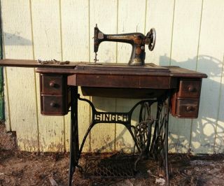 Antique 1910,  Singer Sewing Machine,  Cabinet,  Foot Treddle,  And All Cast Iron Parts. photo