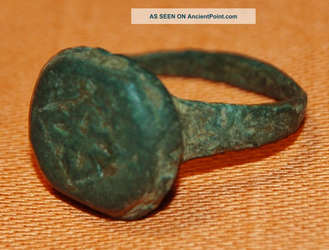 Medieval Ring With Engraved Cross - Uk Metal Detecting Find British photo