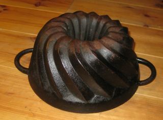 Very Old And Fine Small Antique Cast Iron Bundt Pan Germany 2333 G photo