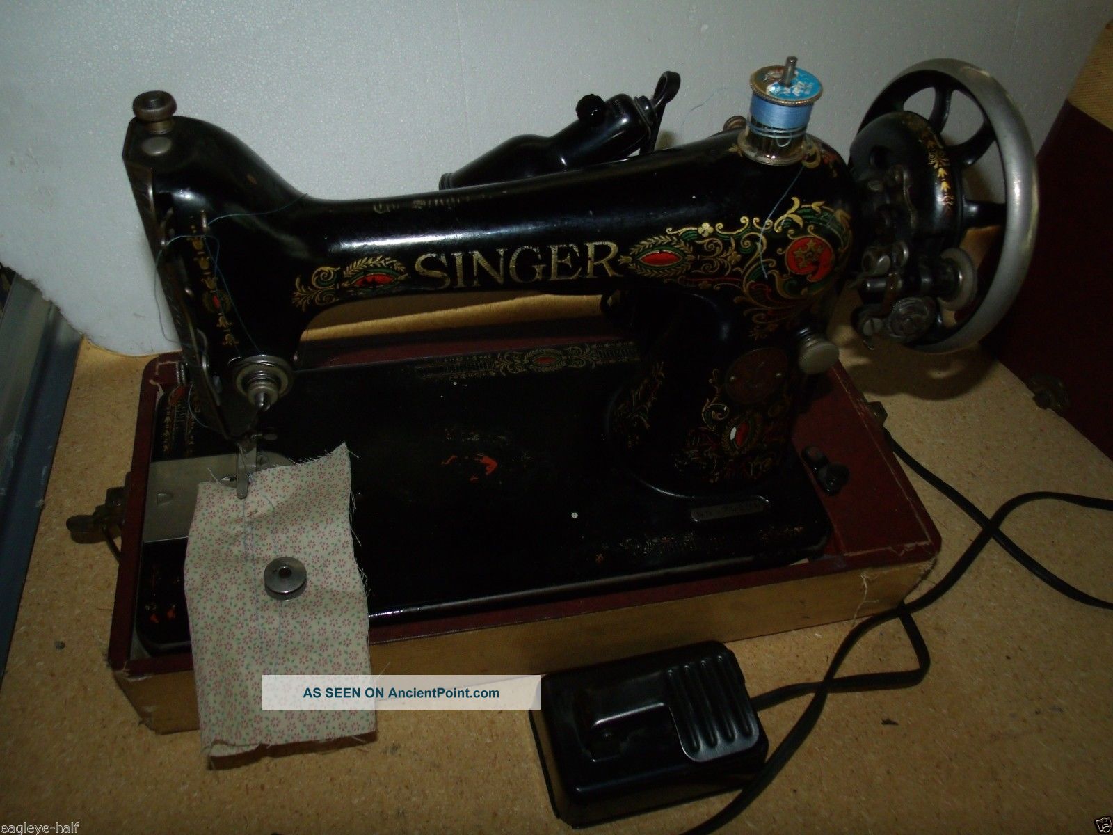 Antique Singer 1918 Portable Sewing Machine Model 66 In Case Single Letter G Sewing Machines photo