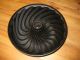 Very Old And Big Antique Cast Iron Bundt Pan Germany 3885 G Other Antique Home & Hearth photo 3