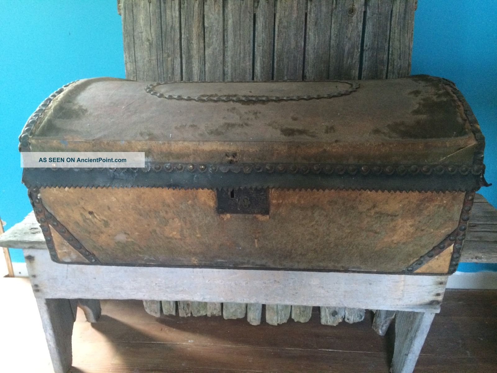 Primitive Antique Early Hide - Covered Trunk - Wallpaper Interior - Primitives photo
