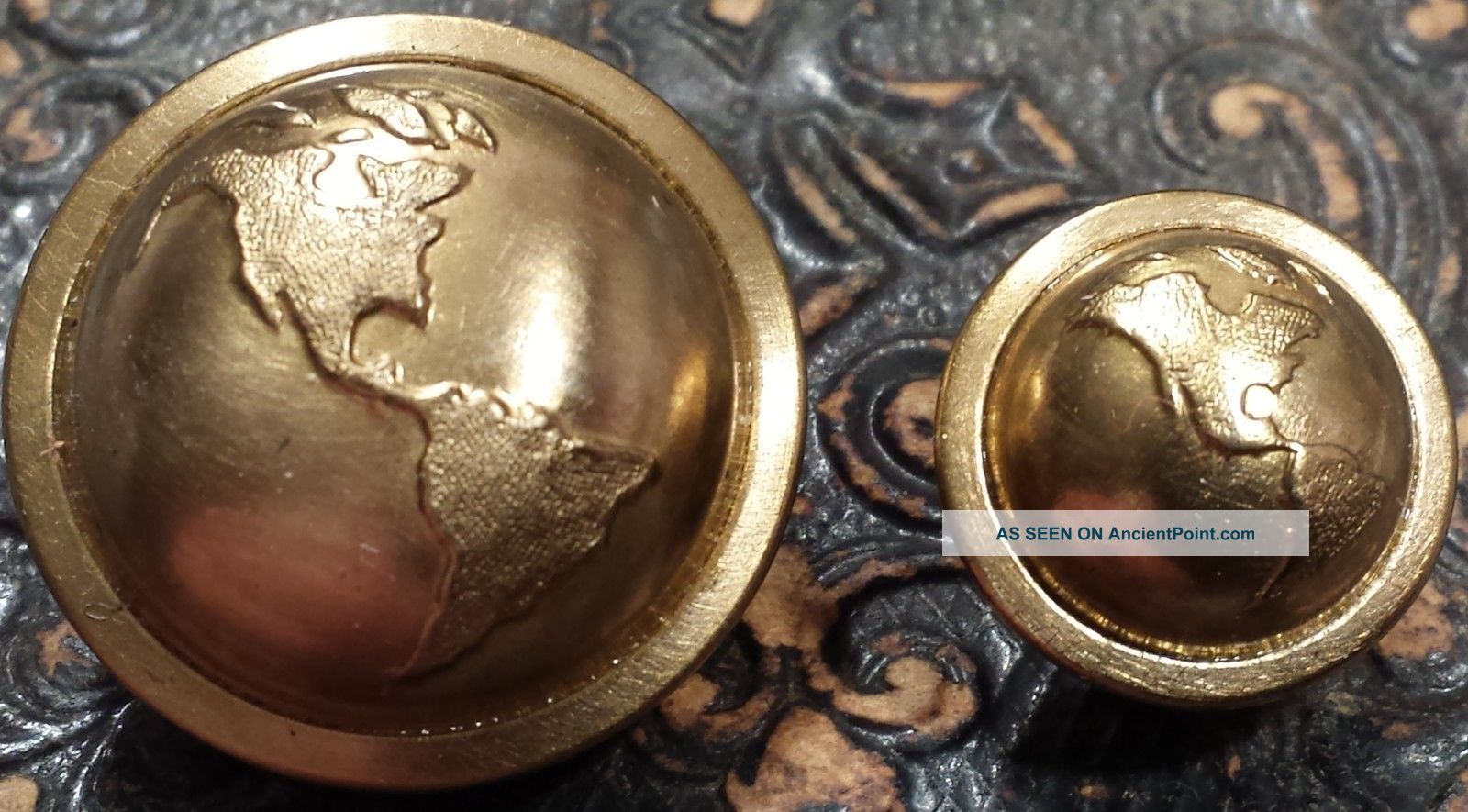 1893 World Columbia Exibition 23mm Coat & 15mm Cuff Button - Browning King Co Buttons photo