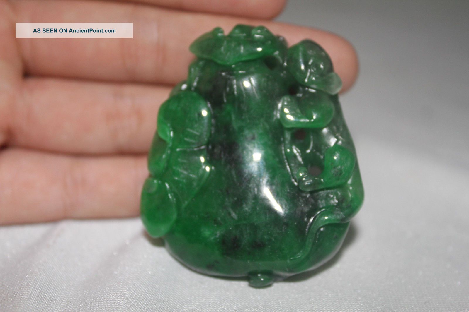 Antique Chinese Hand - Carved Aristocratic Wearing Jadeite Jade Pendant 021 Necklaces & Pendants photo