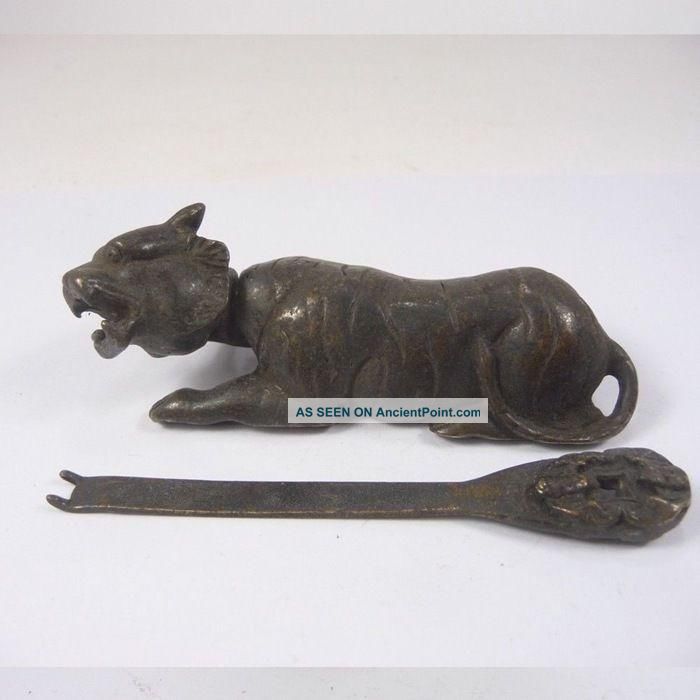 Old Handwork China Decorated Copper Usable Tiger Shaped Lock And Key Other Chinese Antiques photo