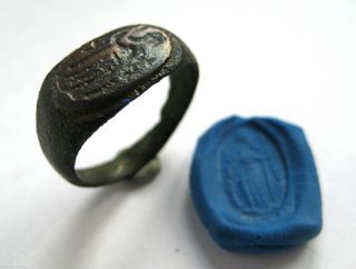 C.  50 A.  D British Found Roman Period Ae Bronze Decorative Seal Ring.  Roma Detail photo