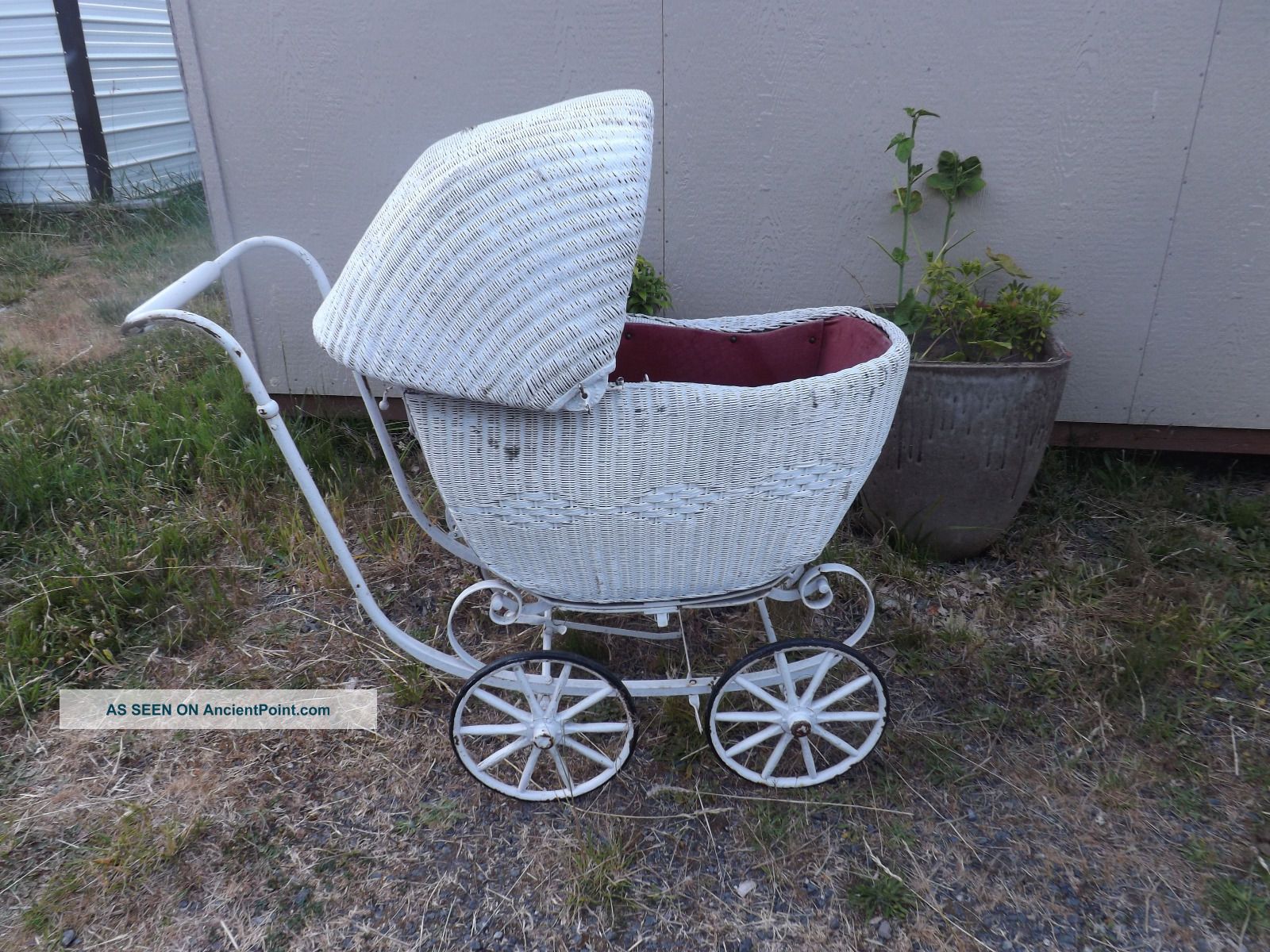 Wonderful Twenties Thirties Antique White Wicker Baby Carriage Buggy Stroller Baby Carriages & Buggies photo