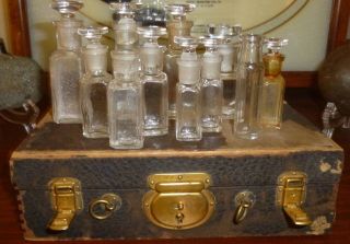 Antique Doctor ' S Apothecary Case W 11 Apothecary Bottles - W T & Co - Late 1800 ' S photo
