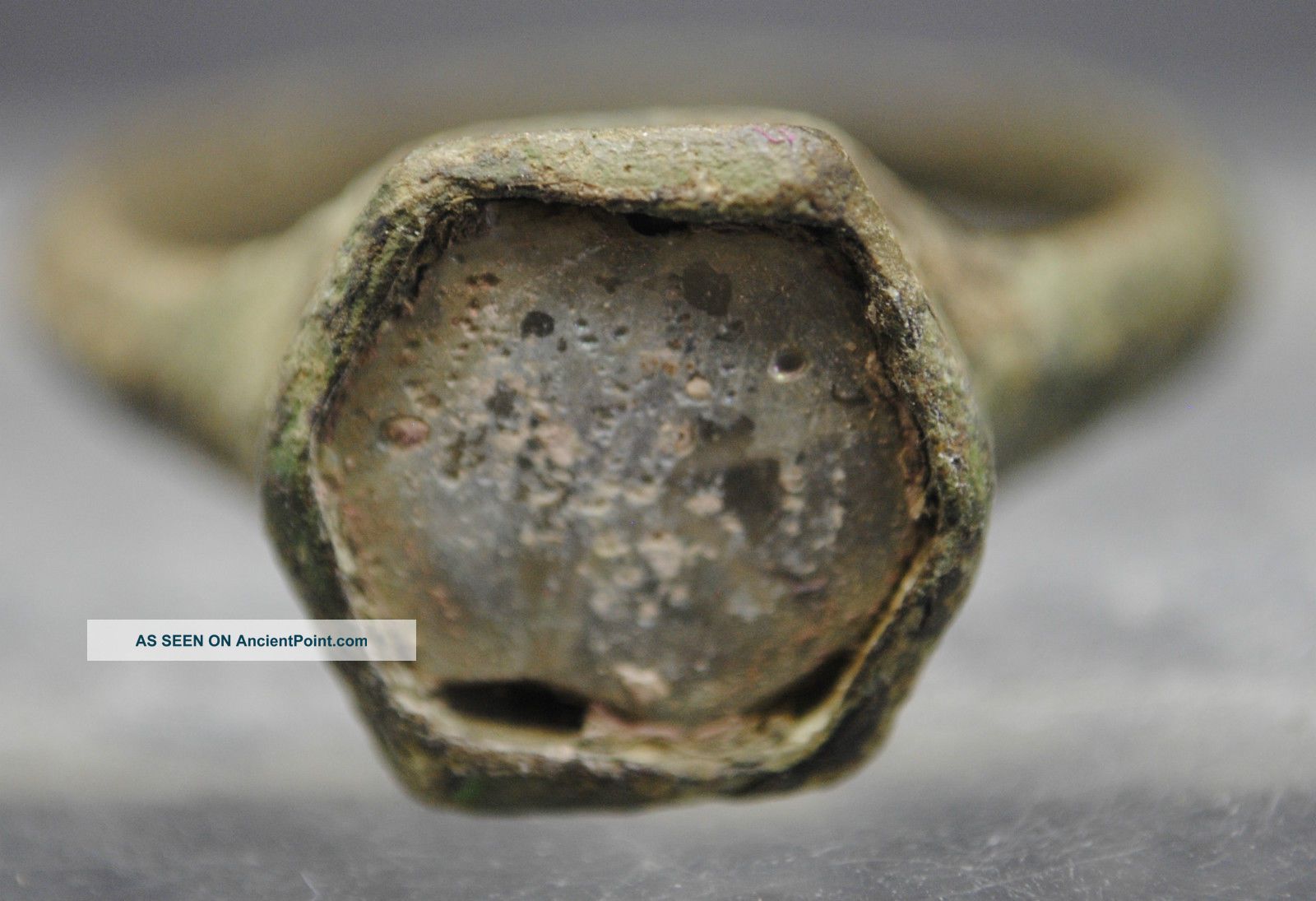 Medieval Bronze Finger Ring With Glass Insert 13th - 15th Century Ad Other Antiquities photo