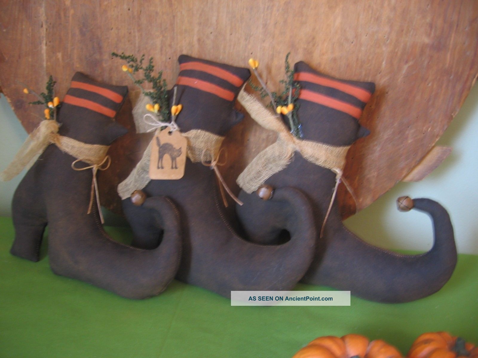 Pattern Primitive Halloween Salem Witch Shoes Bowl Fillers Cupboard Tuck Primitives photo
