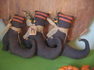 Pattern Primitive Halloween Salem Witch Shoes Bowl Fillers Cupboard Tuck photo