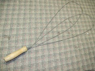 Antique Rug Beater 31 Inches Usa Stiff Wire Wood Handle Early 1900 ' S photo