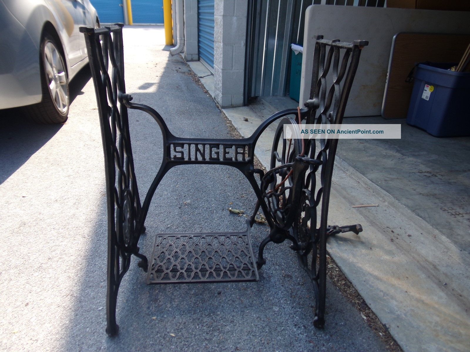 Antique Singer Black Cast Iron Treadle Sewing Machine Pedal Base Stand Furniture photo