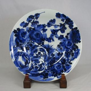 B620: Japanese Old Imari Blue - And - White Porcelain Big Plate With Flower Painting photo
