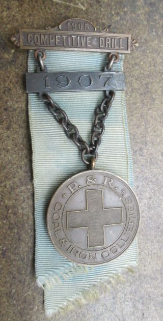 1905 - 1907 Phila.  & Reading Coal & Iron Collieries First Aid Corps Award Medal photo